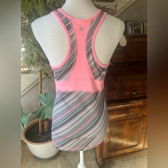 Tech Gear top Medium NWOT. Lined at top. Pink gray workout gear - Picture 6 of 12